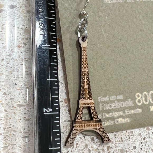 Eiffel Tower dangle Earrings New on card made in USA 🇺🇸 - Picture 3 of 10